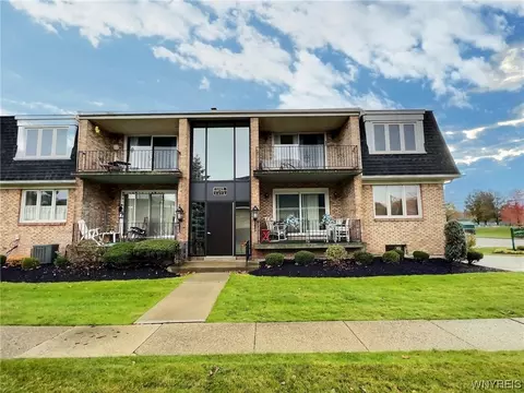 1419 N Forest Rd #4, Amherst, NY 14221