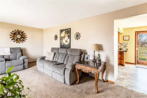 4357 E Frontier Dr, Buffalo, NY 14219 photo 5