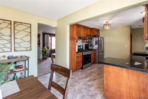4357 E Frontier Dr, Buffalo, NY 14219 photo 9