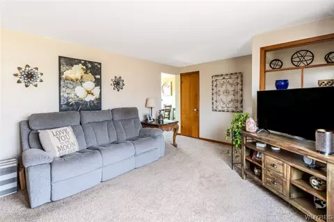 4357 E Frontier Dr, Buffalo, NY 14219 photo 8