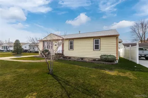 4357 E Frontier Dr, Buffalo, NY 14219 photo 3