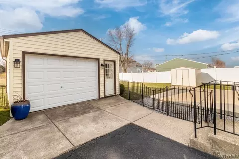 4357 E Frontier Dr, Buffalo, NY 14219 photo 40