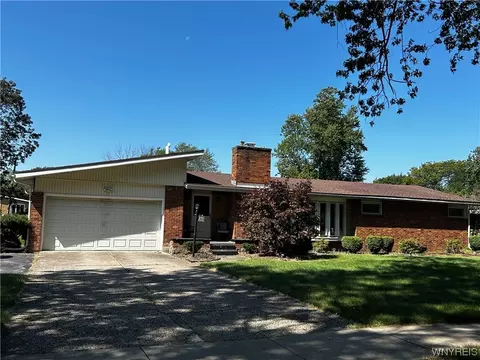 211 Oakwood Dr, Amherst, NY 14221