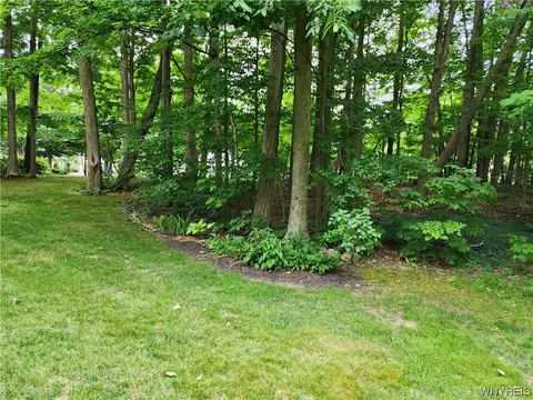50 Roycroft Pkwy, Elma, NY 14059