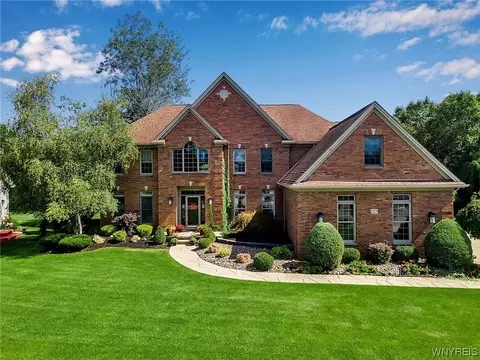 129 Promenade Ln, Amherst, NY 14221