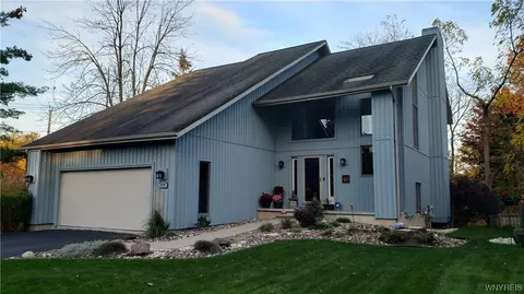 119 Grasspointe Dr, Amherst, NY 14228