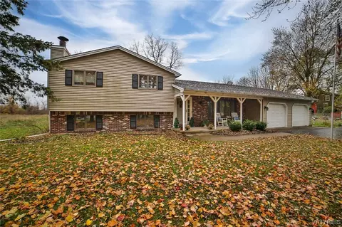 6966 Old Akron Rd, Lockport, NY 14094