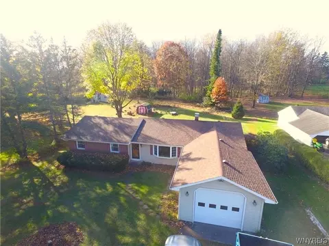 8504 Indian Falls Rd, Pembroke, NY 14036