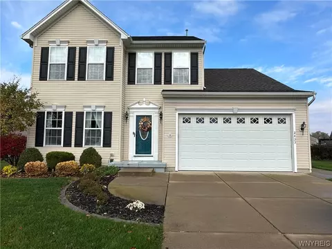 2433 King Fisher Ln, Wheatfield, NY 14304