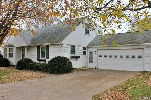 7185 Sisson Hwy, Hamburg, NY 14075