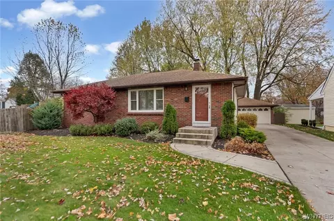 88 Bowen Ave, Lancaster, NY 14086