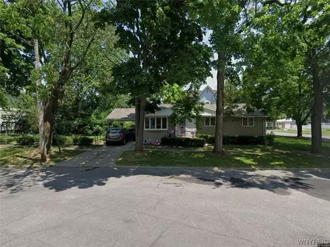 907 87th St, Niagara Falls, NY 14304