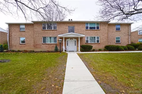 36 Old Lyme Dr #1, Amherst, NY 14221