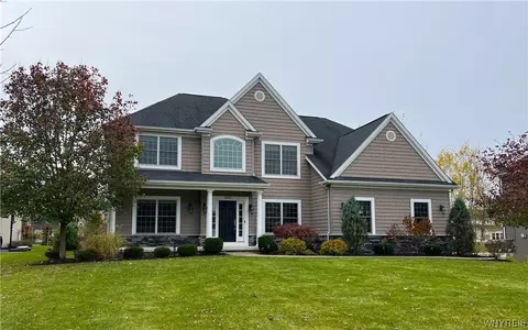 9001 Wicklow Mnr, Clarence Center, NY 14032