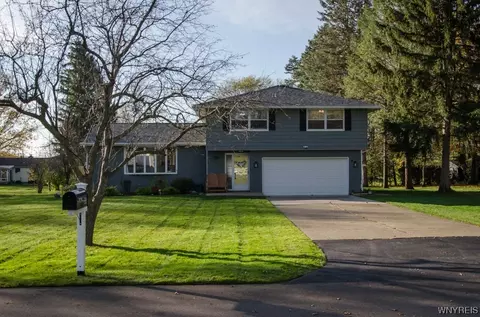 33 Bender Dr, Orchard Park, NY 14127