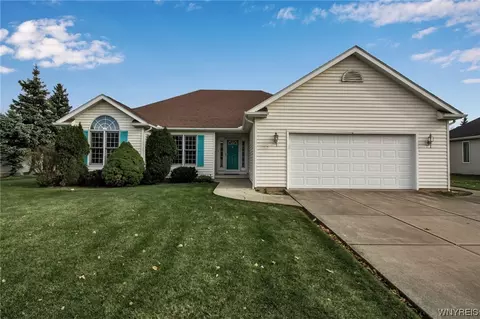 6163 Blossom Ct, East Amherst, NY 14051