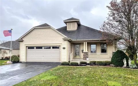 7 Water Front Ln, Elma, NY 14059