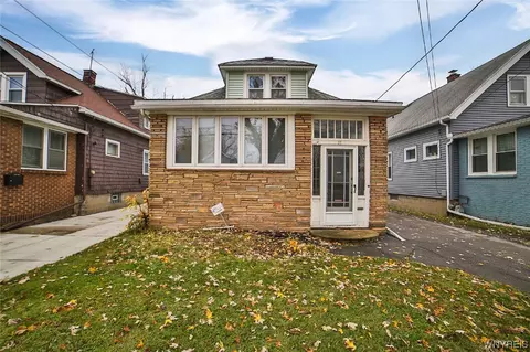 27 Hartwell Rd, Buffalo, NY 14216