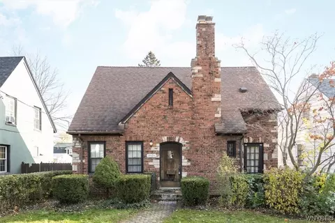 3925 Deveaux St, Niagara Falls, NY 14305