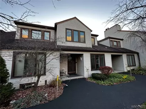 105 Old Meadow Dr, East Amherst, NY 14051