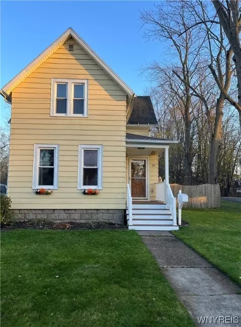 275 Stenzil St, North Tonawanda, NY 14120
