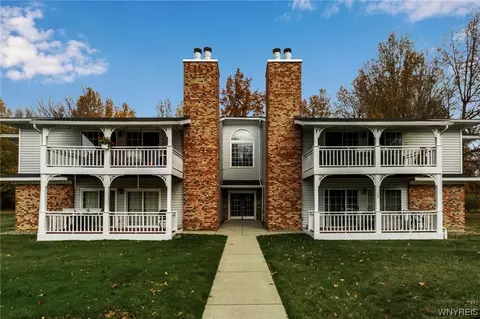 1105 Youngs Rd #E, Amherst, NY 14221