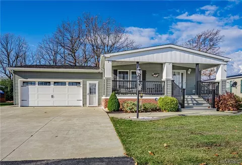 4590 Leytonstone Ave, Clarence, NY 14031