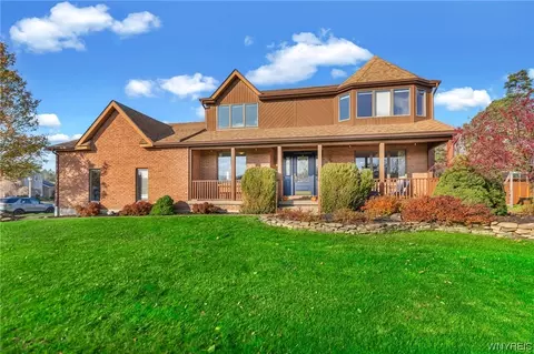 3 Centennial Ct, West Seneca, NY 14224