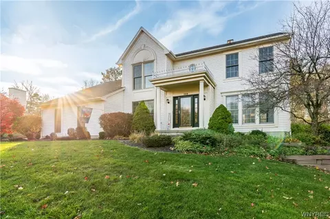 160 Squire Dr, Orchard Park, NY 14127