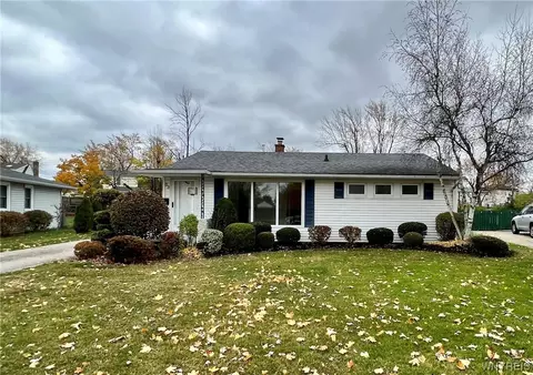 33 Mapleview Dr, Amherst, NY 14226