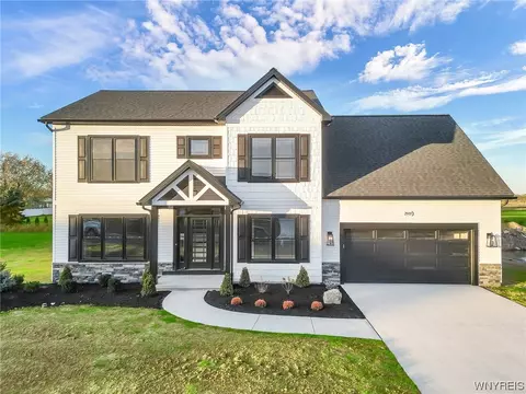 2937 Hunters Ln, Wheatfield, NY 14132