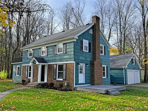 8600 Hammond Dr, Eden, NY 14057