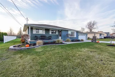 6734 Townline Rd, Wheatfield, NY 14120