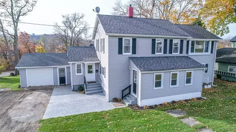 4 Tew St, Hanover, NY 14136