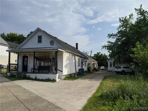 810 S Park Ave, Buffalo, NY 14210