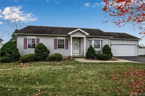 6534 Amy Ln, Lockport, NY 14094