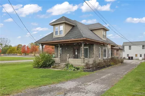 5818 Broadway St, Lancaster, NY 14086