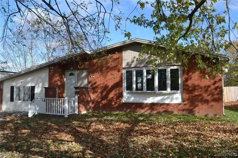 76 6th Ave, Lancaster, NY 14086