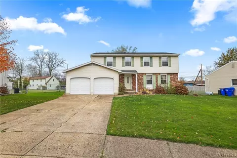 97 Roycroft Dr, West Seneca, NY 14224