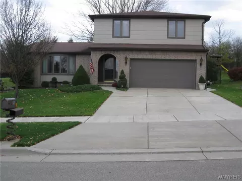26 Hilltop Ct, West Seneca, NY 14224