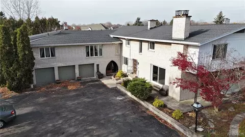 7288 Shawnee Rd, Wheatfield, NY 14120