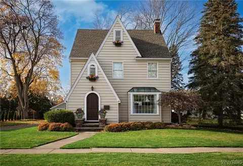 69 Woodlawn Ave, Lockport, NY 14094