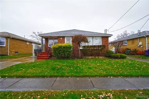 31 Bedford Ave, Lackawanna, NY 14218