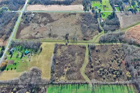 2572 Drum Rd, Hartland, NY 14105