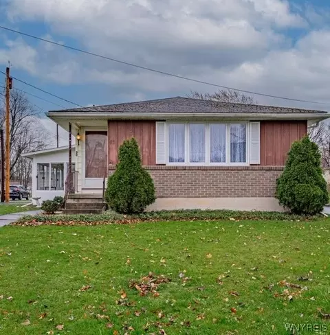 30 Massachusetts Ave, Lockport, NY 14094