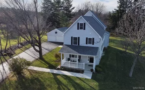 4578 Shisler Rd, Clarence, NY 14031