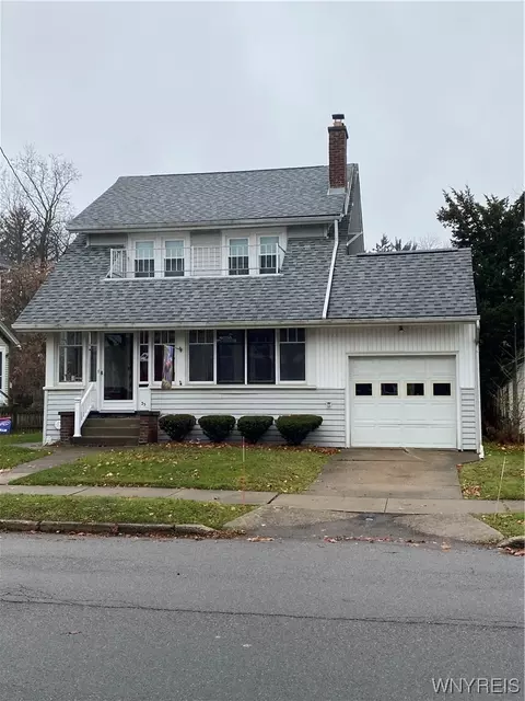 35 Whaley Ave, Aurora, NY 14052