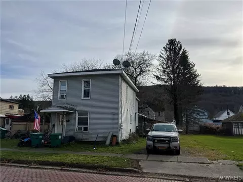 34 Armstrong St, Salamanca, NY 14779