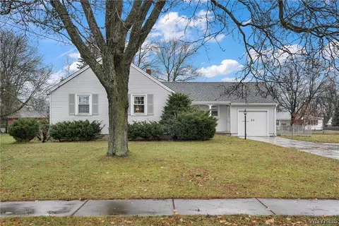 21 Harding Ave, Lockport, NY 14094