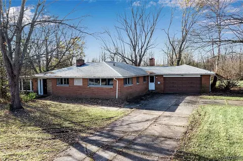 6700 Aiken Rd, Pendleton, NY 14094